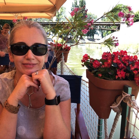 Meet your Posher, Iveta - Picture 2 of 2